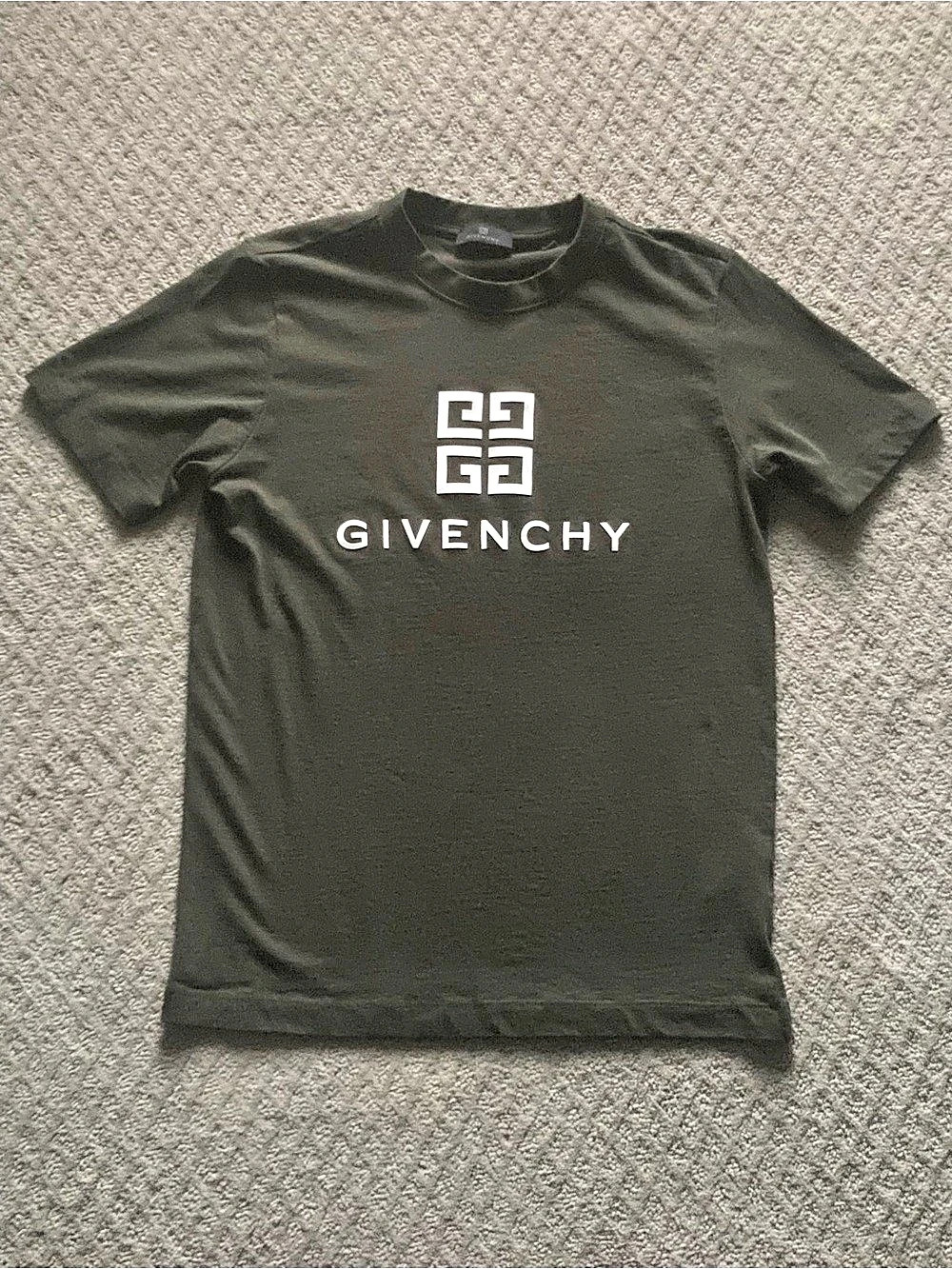 Authentic Givenchy 4G Logo T-Shirt Short Sleeve Tee Green NEVER WORN